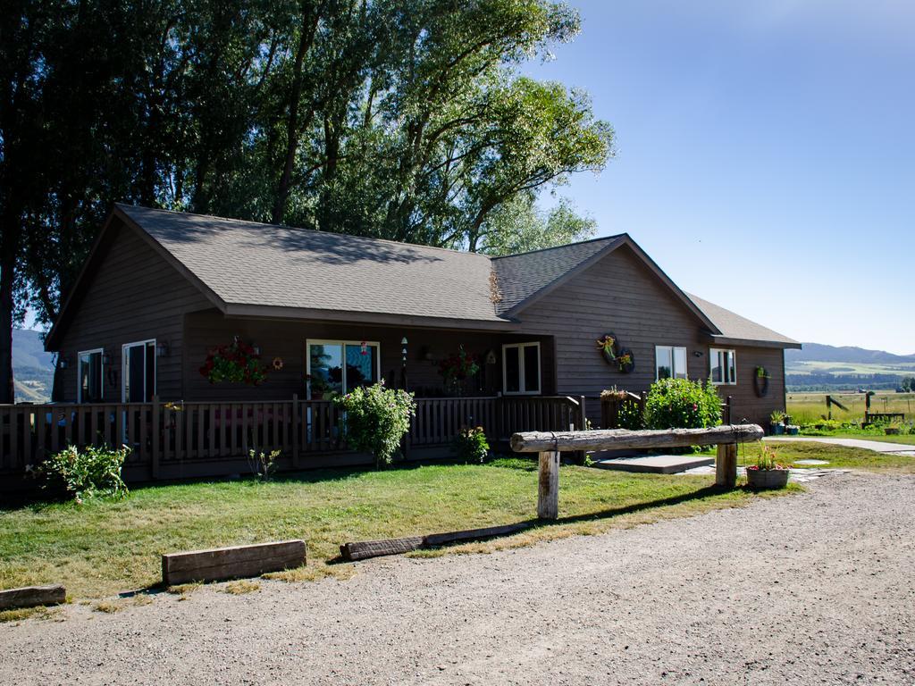 Hansen Guest Ranch Swan Valley Exteriör bild
