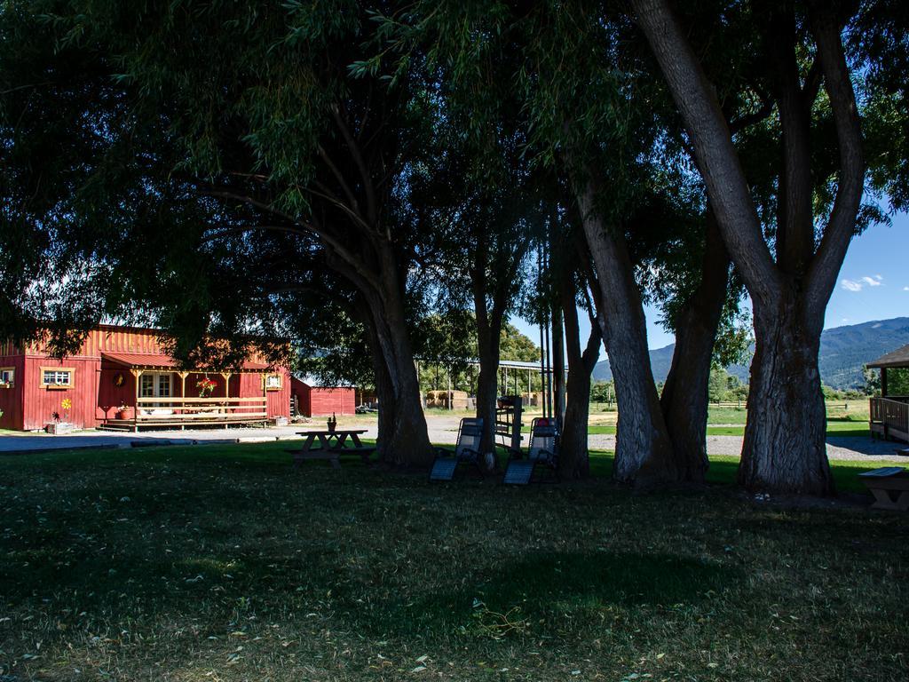 Hansen Guest Ranch Swan Valley Exteriör bild